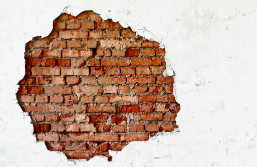 Break on the white wall - the dirty old brickwork