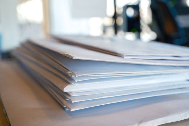 istock Stack pile of letters in envelopes to read 1474616693