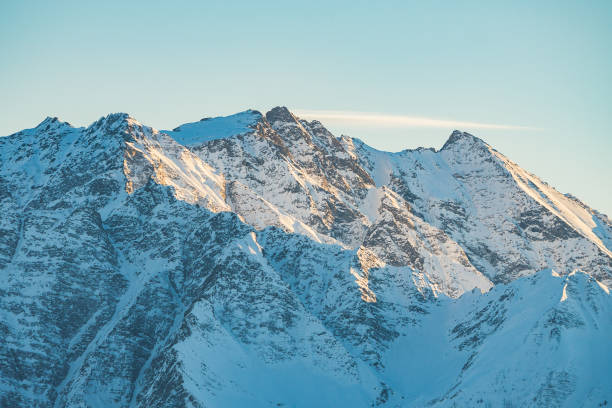 山の中で最初の光 - switzerland european alps mountain alpenglow ストックフォトと画像