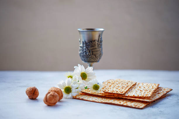 koncepcja obchodów pesah (święto żydowskie) - passover judaism seder kiddush cup zdjęcia i obrazy z banku zdjęć