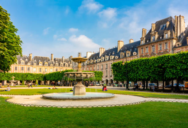 istock Fountain on Vosges square (Place des Vosges), Paris, France 1474651054