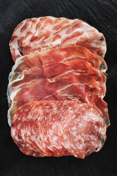 Conjunto de frios tradicionais italianos; presunto parma, salame e coppa, close-up - foto de acervo