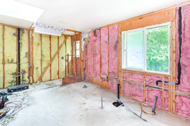 istock Demolishing  old bathroom 1474668473