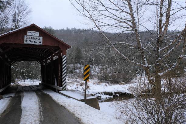istock Historic Creasyville red covered bridge 1474701564