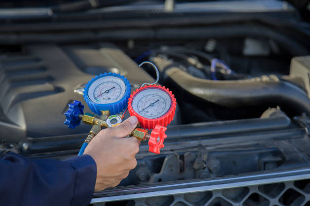 serviço de verificação de ar condicionado do carro, detecção de vazamentos, refrigerante de enchimento. - engine cooling - fotografias e filmes do acervo