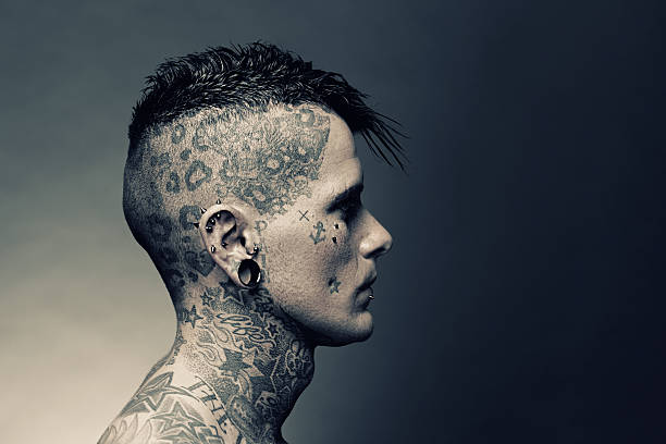 tatuador retrato - tattoo men profile punk fotografías e imágenes de stock