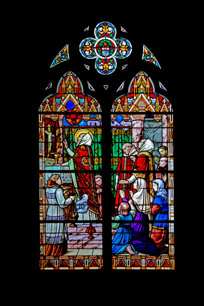 saint-vaast-la-hougue. stained glass window of the church of saint-vaast. manche. normandy - ribbed vaulting imagens e fotografias de stock