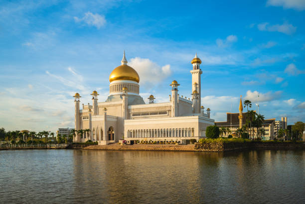 istock Omar Ali Saifuddien Mosque in Bandar Seri Begawan 1474795952