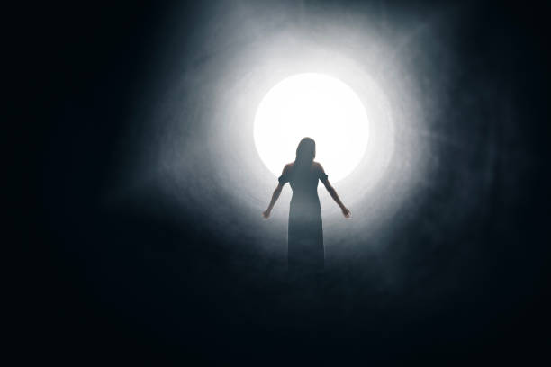 Woman Entering Light at the End of Tunnel - fotografia de stock