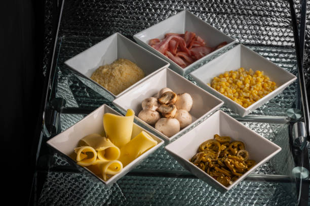 Surtido de comida en un restaurante, primer plano, enfoque selectivo