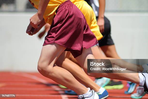 Foto de Linha De Partida Para 1500 Metros De Corrida e mais fotos de stock de Linha de Largada - Linha de Largada, Atletismo, Competição