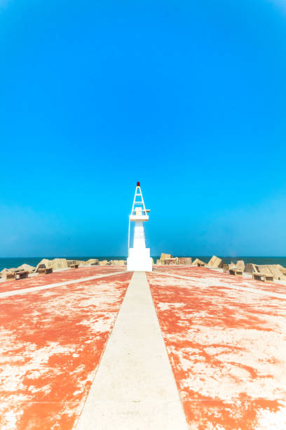 Faro blanco en malecon dd una playa, faro blanco en playa miramar de ciudad Madero, Tampico tamaulipas