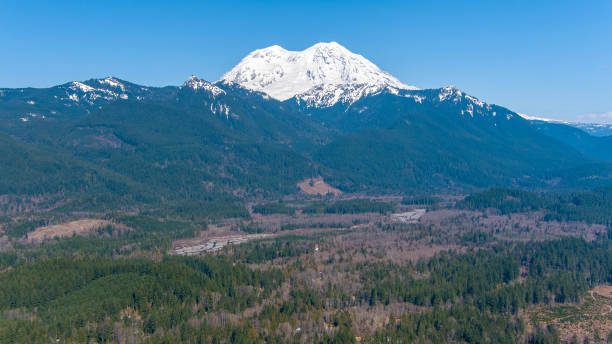 istock The Southern face of Mount Rainier 1474910997