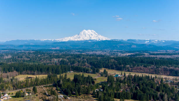 istock Mount Rainier on the horizon 1474911007