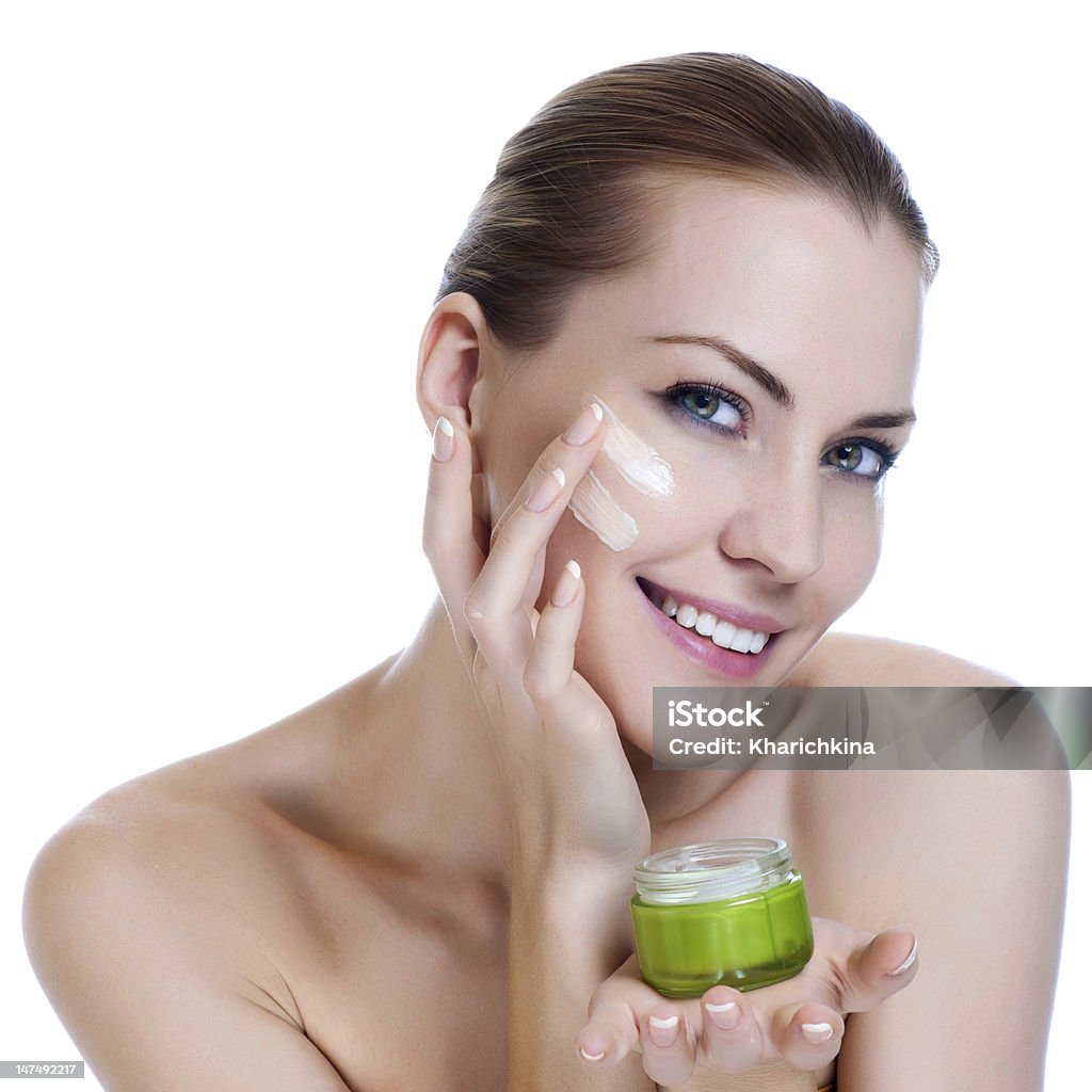 뷰티 코카서스인 젊은 여자 부착으로 색조화장 under 아이즈 - 로열티 프리 건강관리와 의술 스톡 사진
