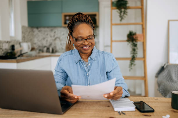 istock She knows exactly where her money goes 1474992579