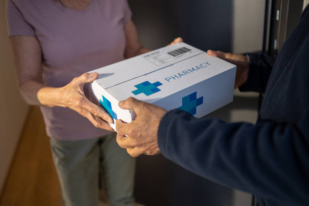 istock Delivery person delivering medicine 1475014883