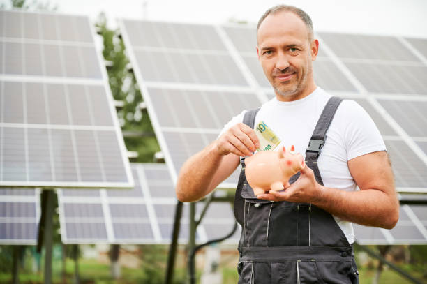 istock Knowledgeable man investing in green energy for future profit. 1475018374