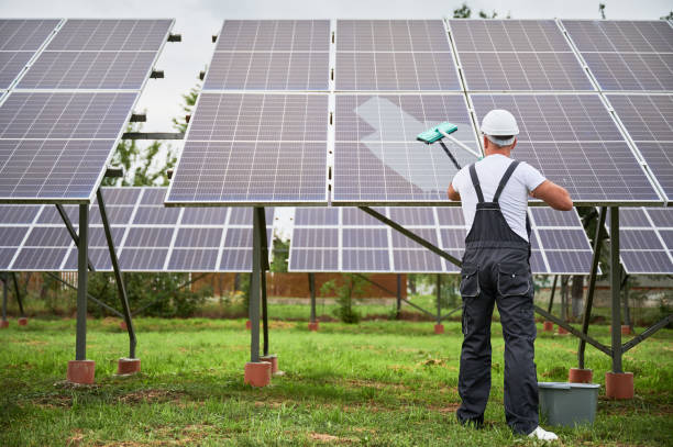 istock Male worker cleaning solar battery by mop. 1475018377