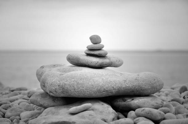 zen stones - aspirations pebble balance stack imagens e fotografias de stock