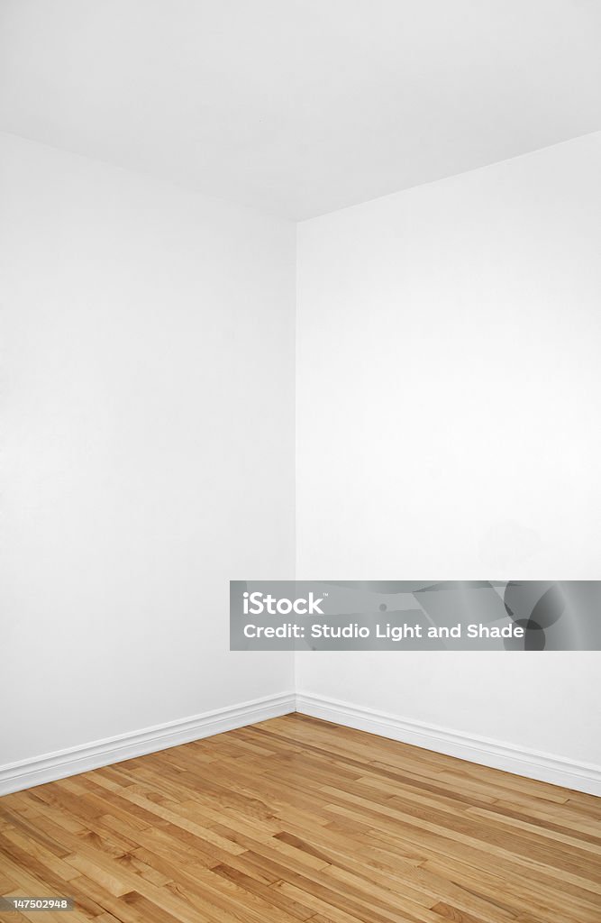 엠티 맨 객실에는 목재 바닥 - 로열티 프리 코너 스톡 사진