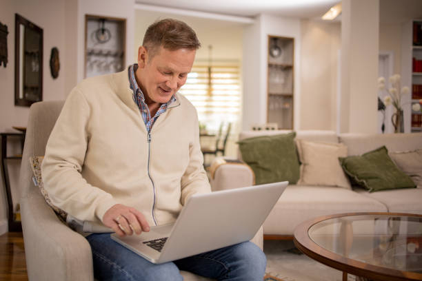 istock Mature fashionable man working at home 1475049143