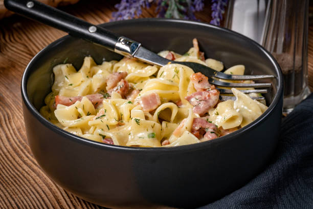 istock Tagliatelle mosse Carbonara 1475053558