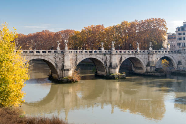 ponte sant'angelo, pierwotnie most aelian lub pons aelius, historyczny most rzymski. - aelian bridge zdjęcia i obrazy z banku zdjęć