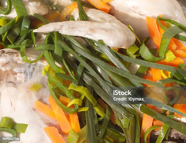 Foto de Dieta De Frango Assado Com Legumes Detalhe e mais fotos de stock de Alimentação Saudável - Alimentação Saudável, Asa de Galinha, Assado na Panela