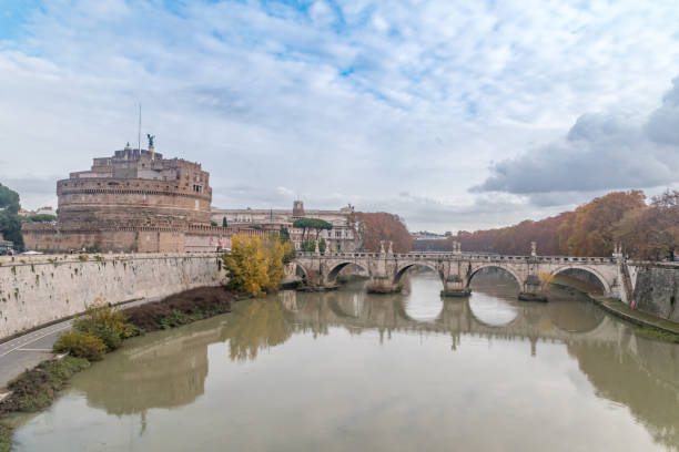 castel sant'angelo y puente eliano. - aelian bridge fotografías e imágenes de stock