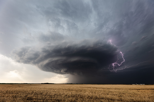 Powerful supercell thunderstorm in Kansas