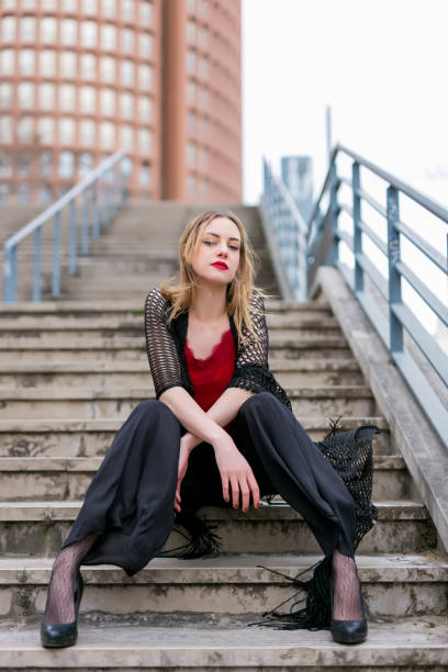 istock Executive blonde woman sitting off the office 1475094123