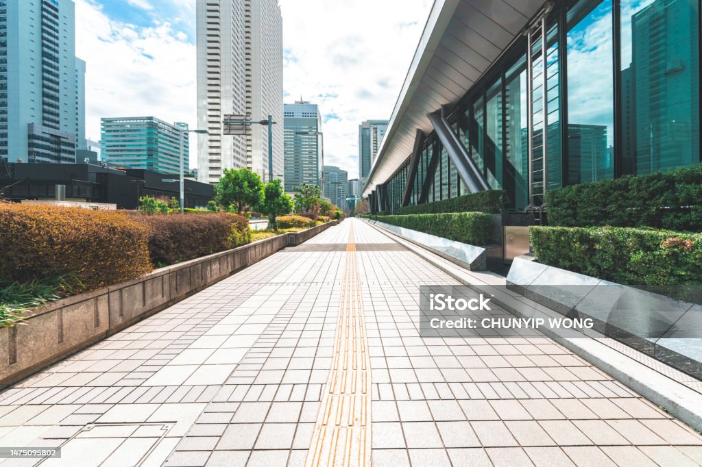 Empty footpath in office park, Shinjuku, Tokyo City Stock Photo
