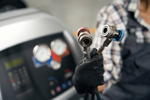istock Repairman using special flushing system for car air conditioner 1475104343