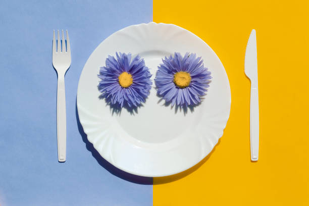 istock Plate with beautiful flower blue aster 1475107645