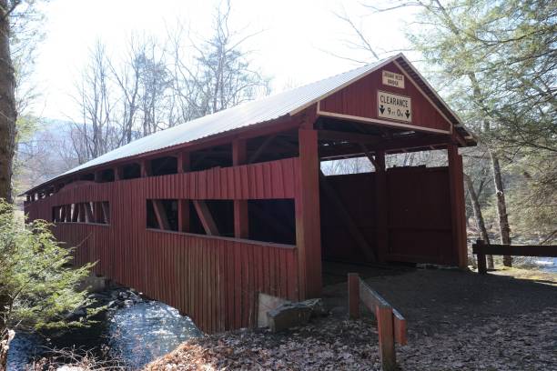 istock Historic wooden Josiah Hess covered bridge 1475129545