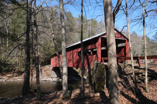 istock Historic wooden Josiah Hess covered bridge 1475129605