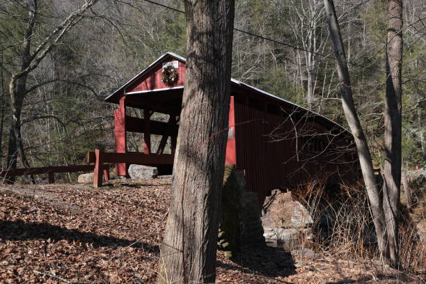 istock Historic wooden Josiah Hess covered bridge 1475129615