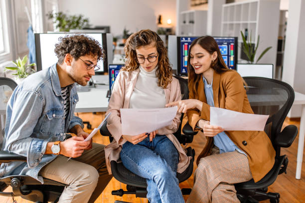 istock Team of business persons having discussion 1475136907
