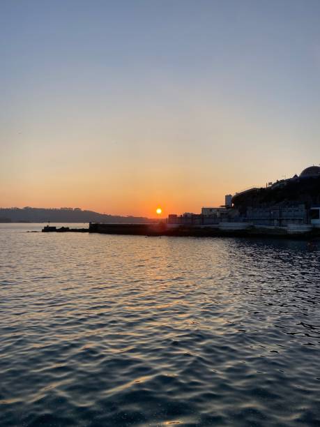 istock Sunset along plymouth Hoe 1475139722