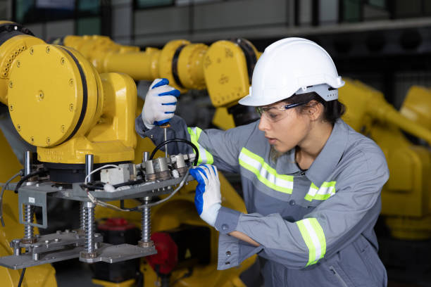 istock Female technician adjust machine in factory 1475163232
