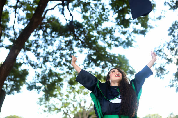 istock girl graduatin 1475164444