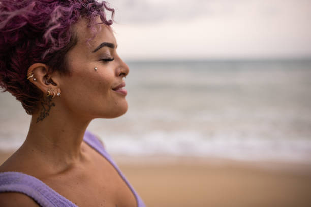 istock Beautiful pink haired woman 1475171318