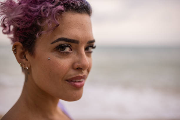 istock Beautiful pink haired woman 1475171342