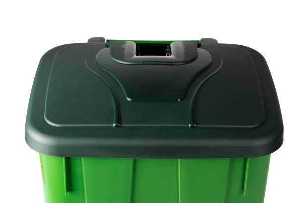 istock Green recycle bin isolated on white background 1475222931