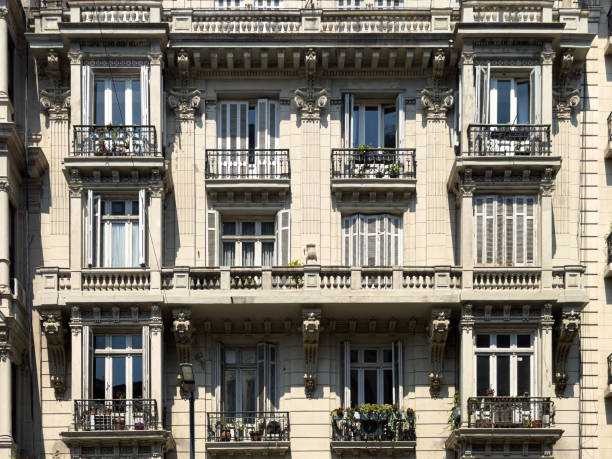 istock Building facade in Buenos Aires 1475266585