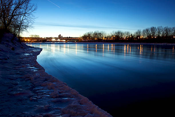 겨울맞이 강 스톡 사진