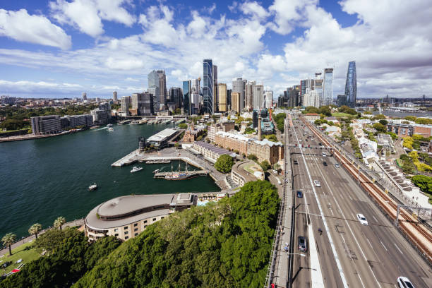 호주 하버 브리지에서 출발하는 시드니 스카이라인 - circular quay 이미지 뉴스 사진 이미지