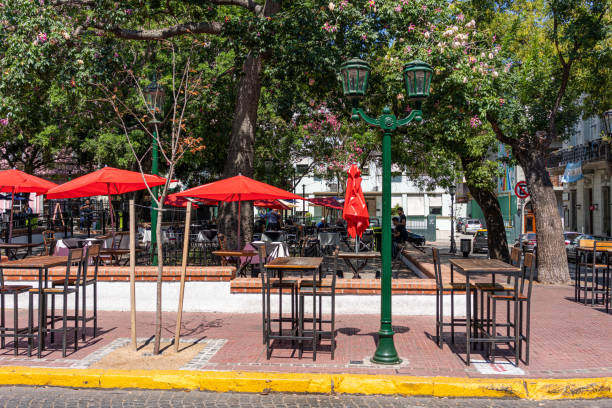 istock Buenos Aires street scene 1475268805