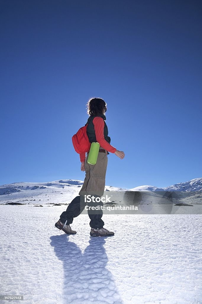 Cara de mujer rojo excursionismo - Foto de stock de Actividades recreativas libre de derechos